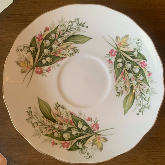 Royal Vale Fine Bone China Tea cup and Saucer - Picture 2 of 4